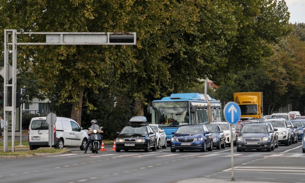 Muškarac s puškom ušao je u ZET-ov autobus (ilustracija)