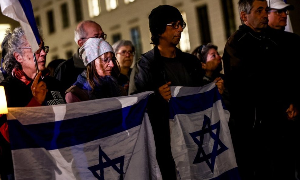 Komemoracije druge godišnjice terorističkog napada na Izrael 7. listopada se održavaju diljem svijeta,  čak i u Berlinu