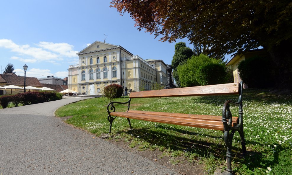 Varaždin: Zgrada Hrvatskog narodnog kazališta