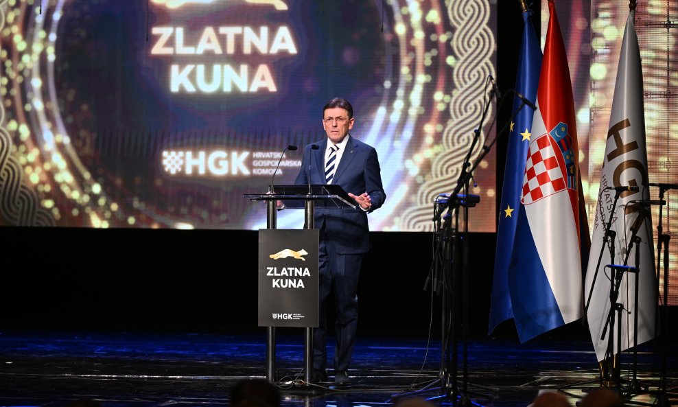 U Zagrebu su najuspješnijim tvrtkama i gospodarstvenicima uručene nagrade Zlatna kuna