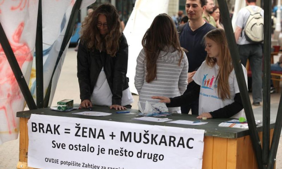 REFERENDUM O BRAKU