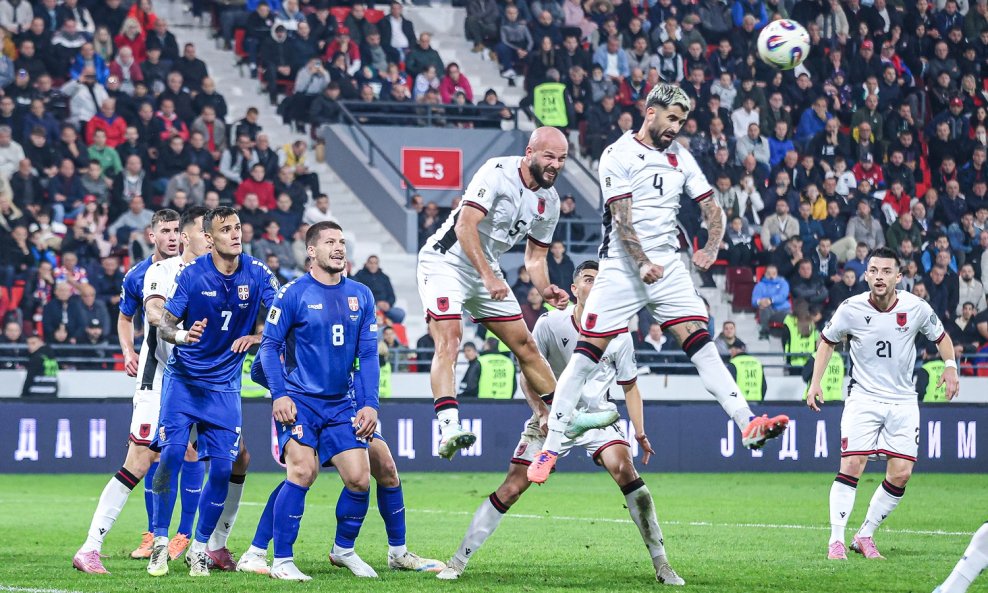 Luka Jović (u dresu s brojem 8)
