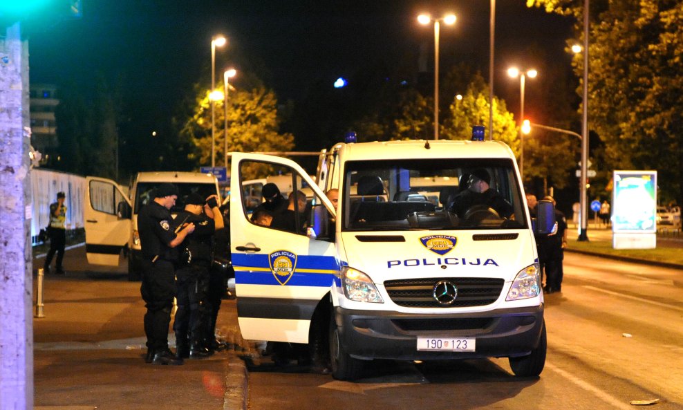 Policija u raciji (ilustracija)