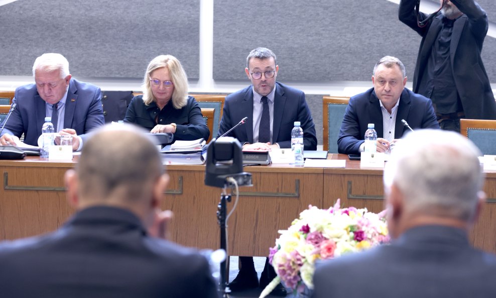 Odbor za obranu o izmjenama zakona o sluzbi u oružanim snagama