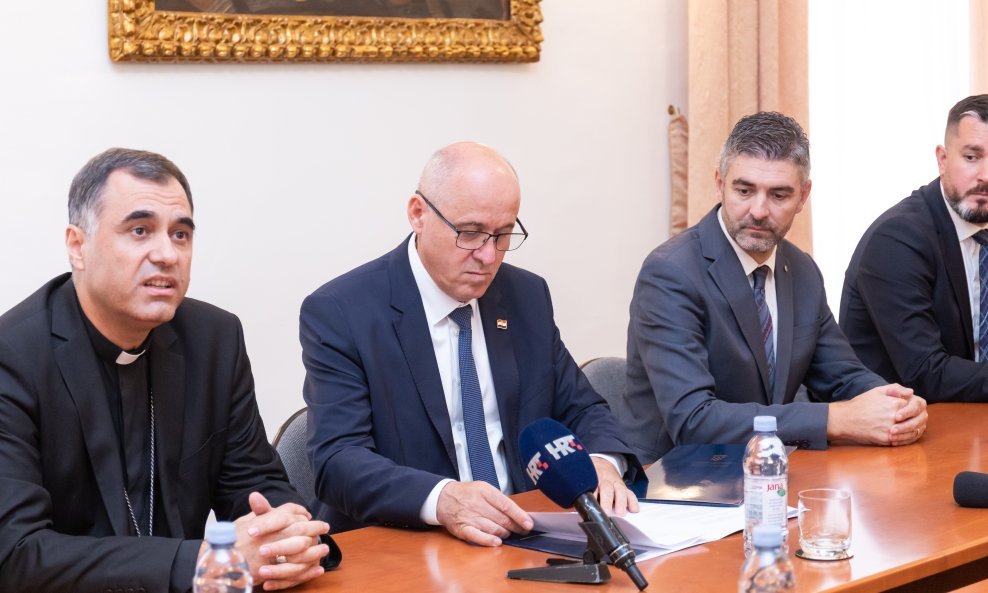 Potpisani Ugovori o darovanju nekretnine u vlasništvu RH Dubrovačkoj biskupiji