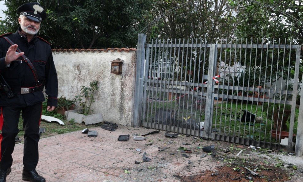 Bomba ispred kuće talijanskog novinara Sigfrido Ranucciija