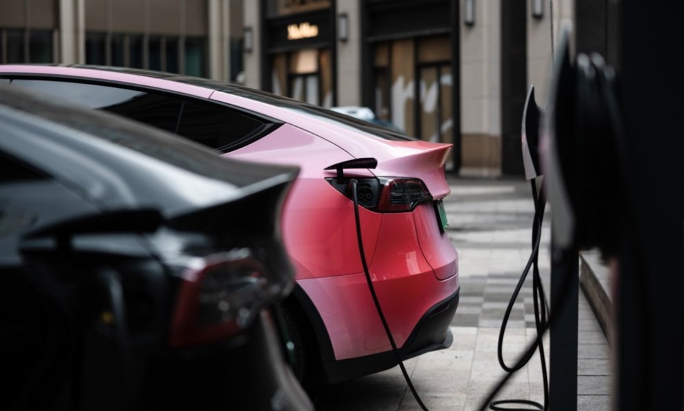 Punjenje električnog automobila