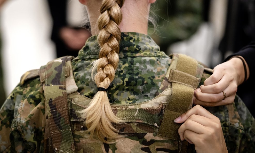 Pojedine europske zemlje obvezu služenja vojnog roka ponovo nameću i ženama (ilustracija)