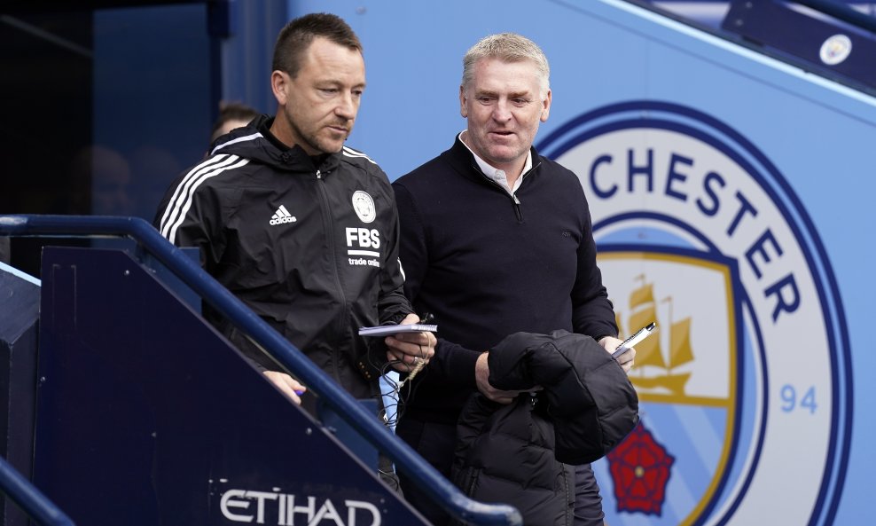 John Terry (lijevo) i Dean Smith