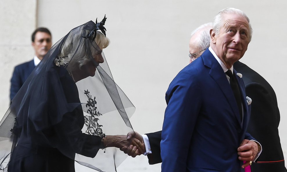 Kralj Charles i kraljica Camilla u posjetu papi Lavu