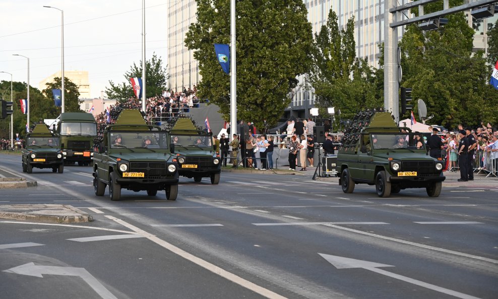 Vojni mimohod u Zagrebu