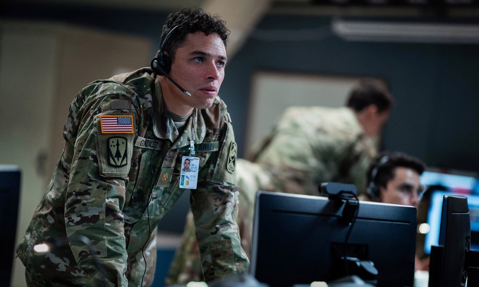 A House of Dynamite/Kuća dinamita