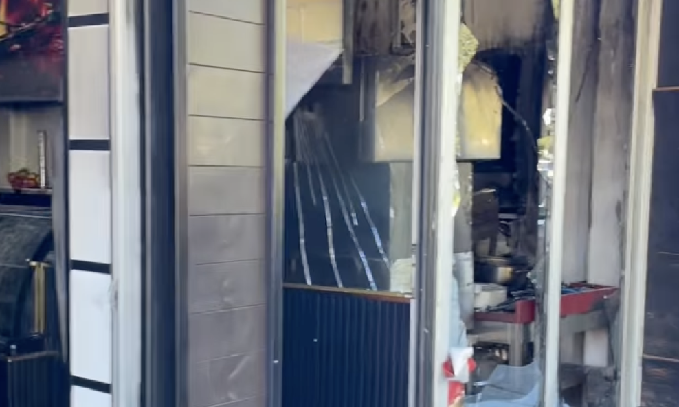 Demoliran lokal u Baru