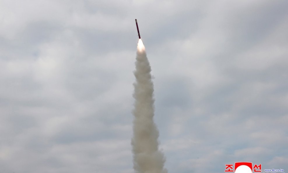 Sjeverna Koreja je ispalila krstareću raketu more-zrak.