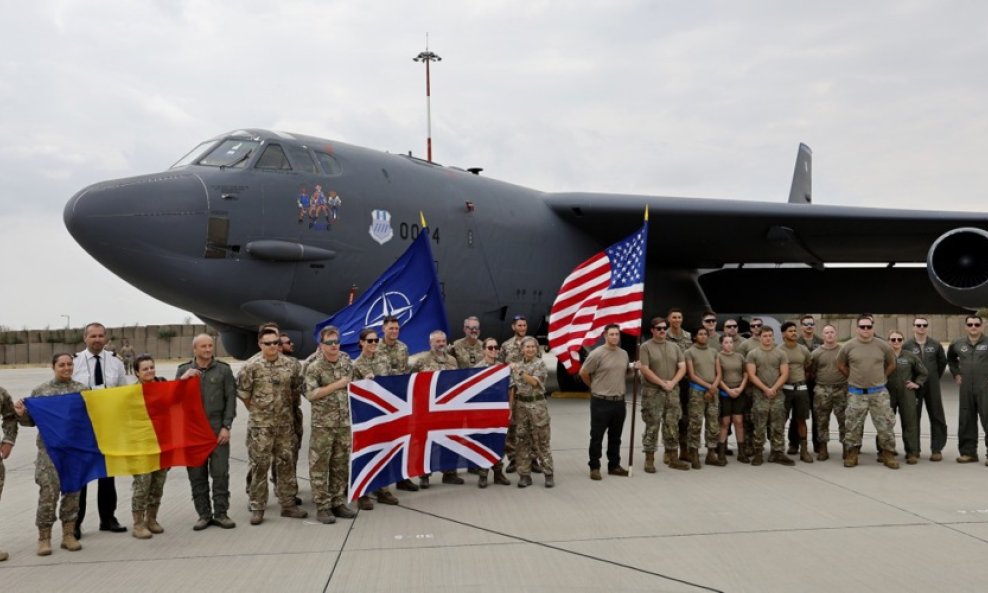 Rumunjski, britanski i američki vojnici u rumunsjkoj vojnoj bazi Mihail Kogalniceanu na Crnom moru