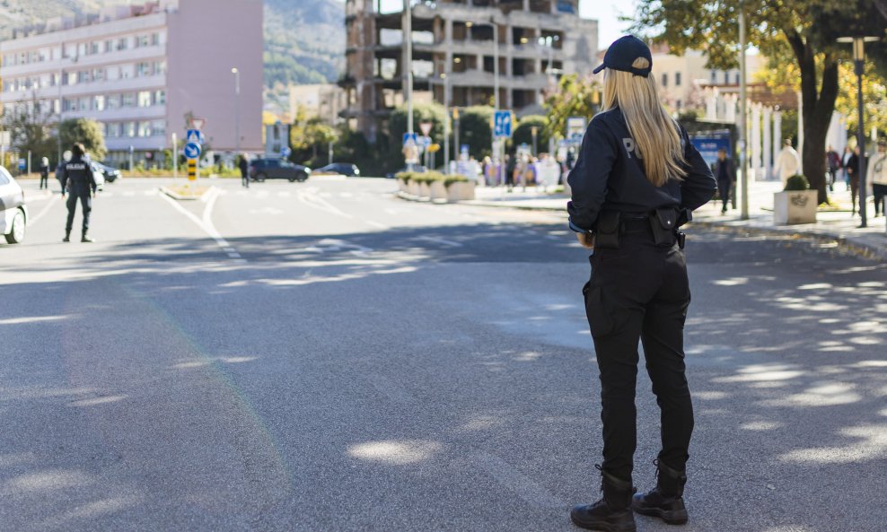 Policija u Mostaru, ilustracija