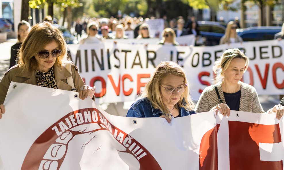 Mostar: Prosvjed zdravstvenih radnika Hercegovačko-neretvanske županije