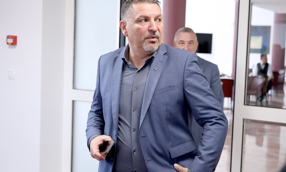 Željko Lacković iz vladajuće većine nije se pojavio na glasanju