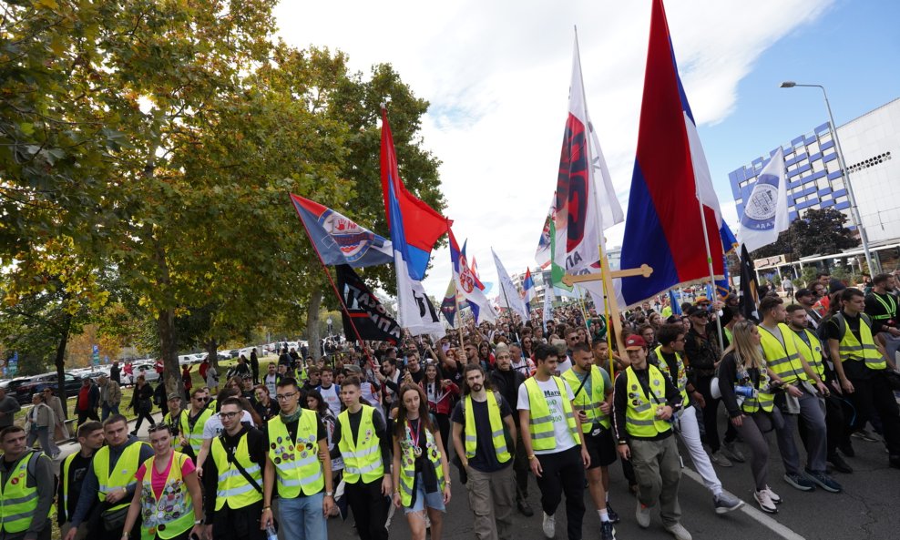 Studenti iz Beograda krenuli pješice prema Novom Sadu