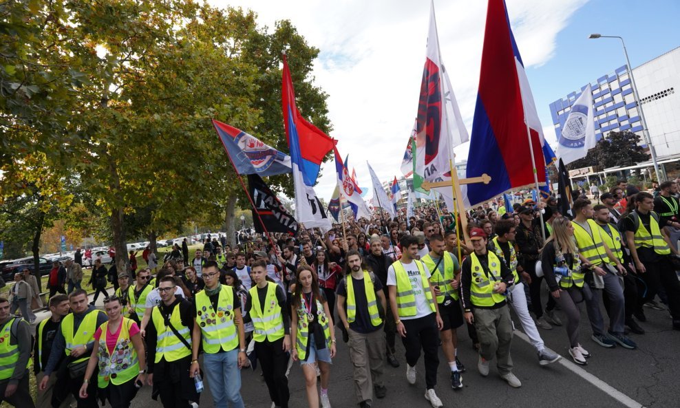 Studenti iz Beograda krenuli pješice prema Novom Sadu