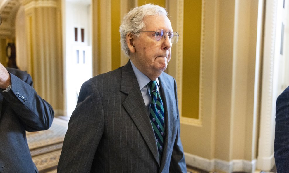 Među neposlušnima je bio i Mitch McConnell, jedan od poznatijih republikanaca i vođa većine u vrijeme Trumpovog prvog mandata