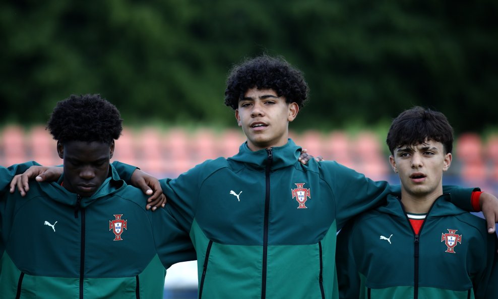 Cristiano rolanldo Jr (u sredini)