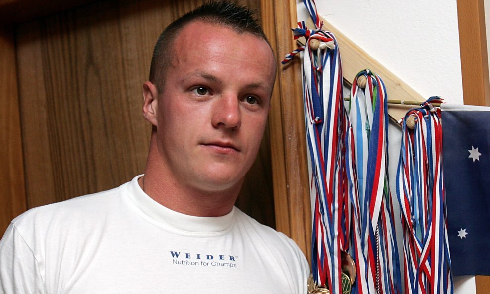 Boris Dujmić krajem listopada 2006. spasio je 76-godišnju ženu koja se bacila u Savu