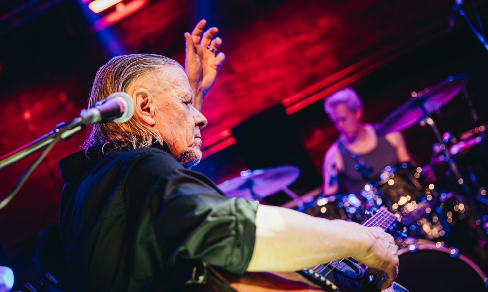 Michael Gira, šaman