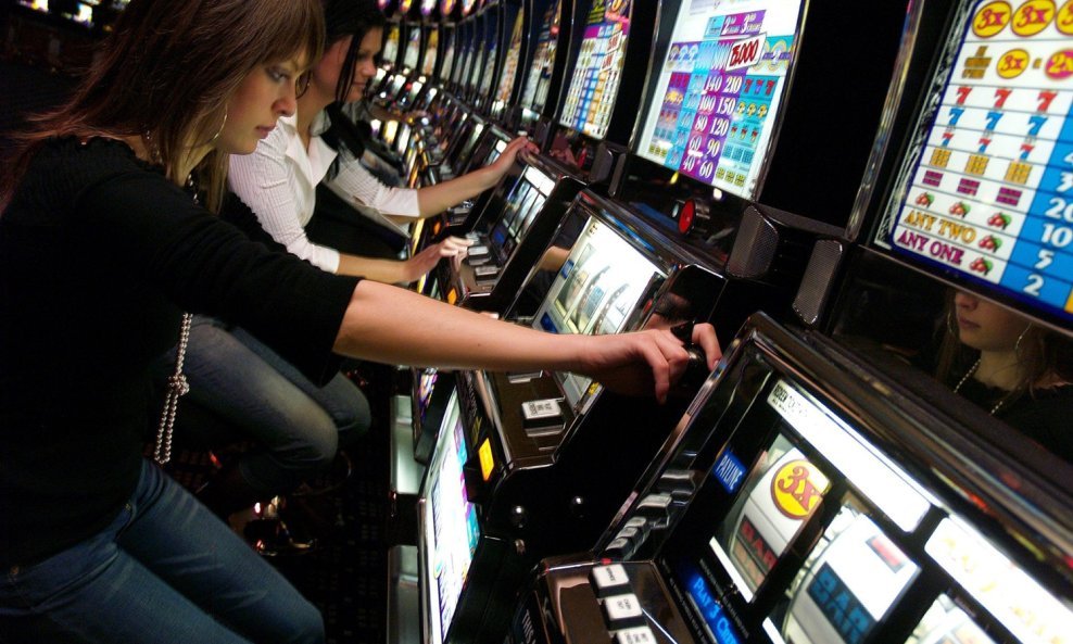 Zaposlenici kladionica i kockarnica sada su dužni uzeti podatke igrača