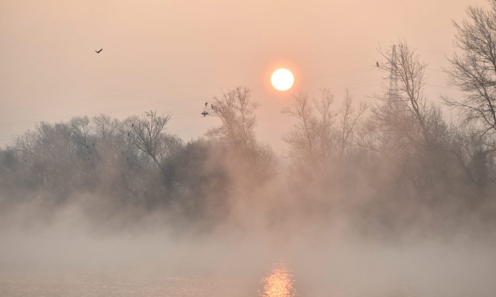 Magla na zagrebačkom nasipu.