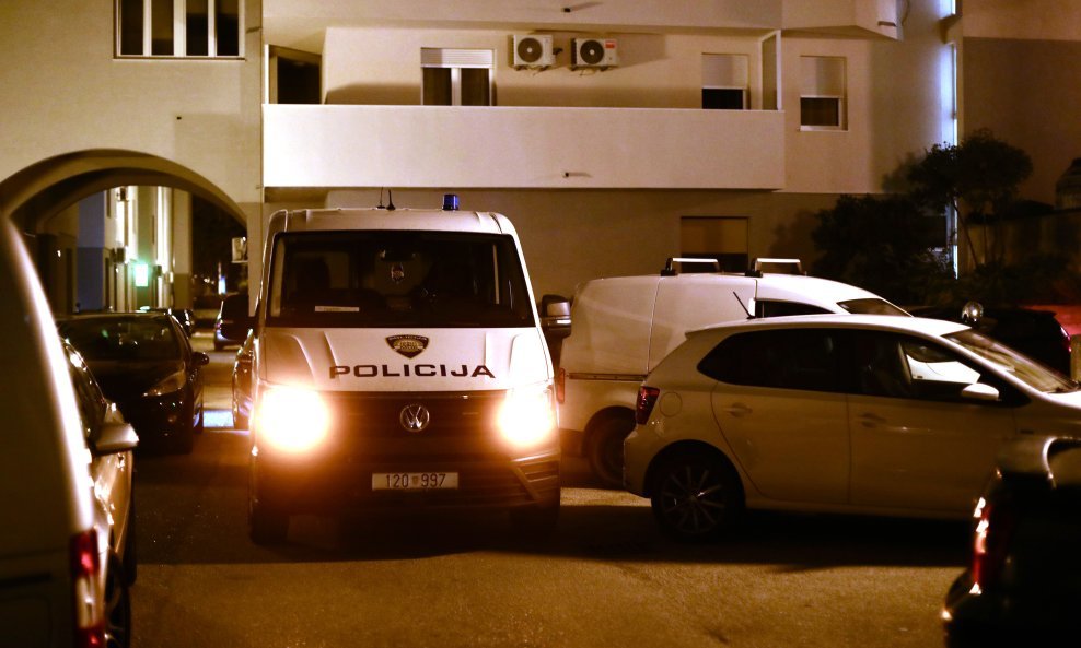 Policija ispred prostora kotara Blatine, gdje se trebao održati događaj u organizaciji Srpskog narodnog vijeća