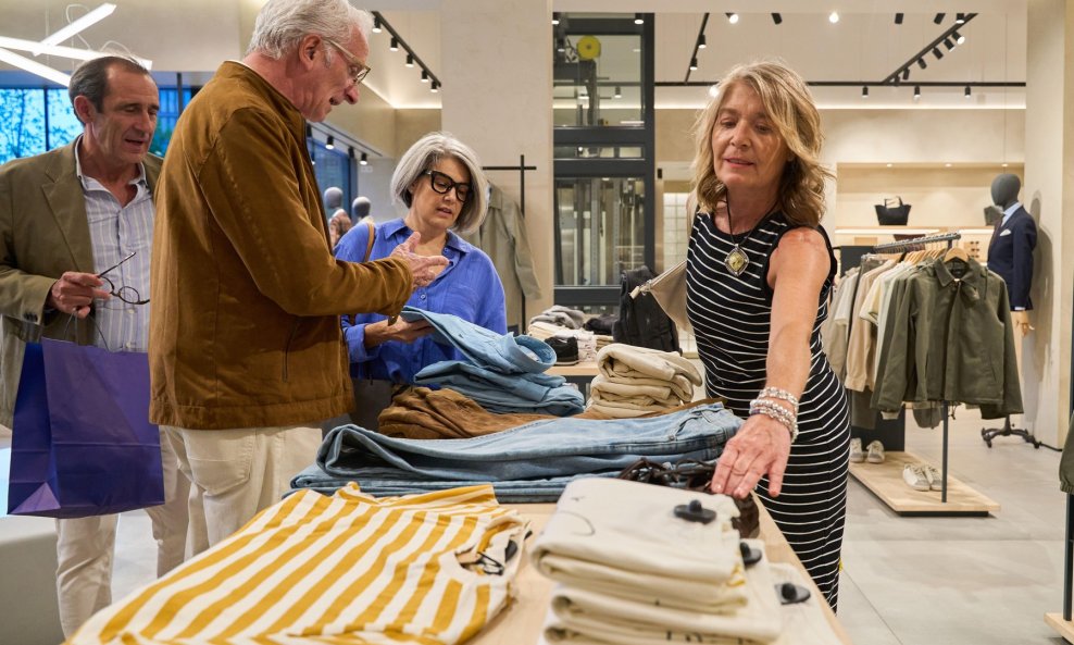 Trgovina odjećom - ilustracija