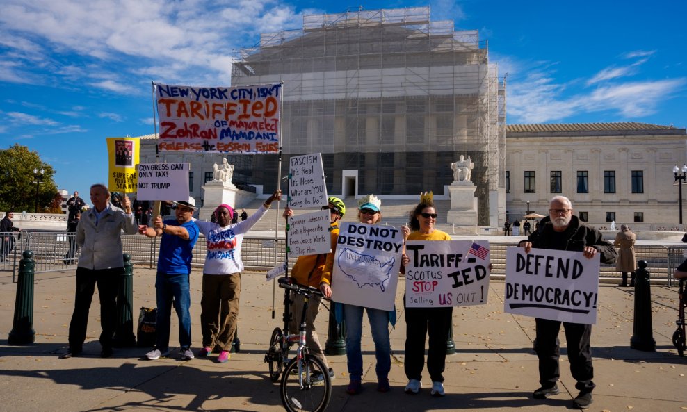 Vrhovni sud SAD-a održao je saslušanje u vezi prekoračenja ovlasti Donalda Trumpa u uvođenju carina
