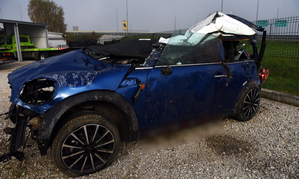 Vozilo u kojem su poginuli mladići iz Ozlja