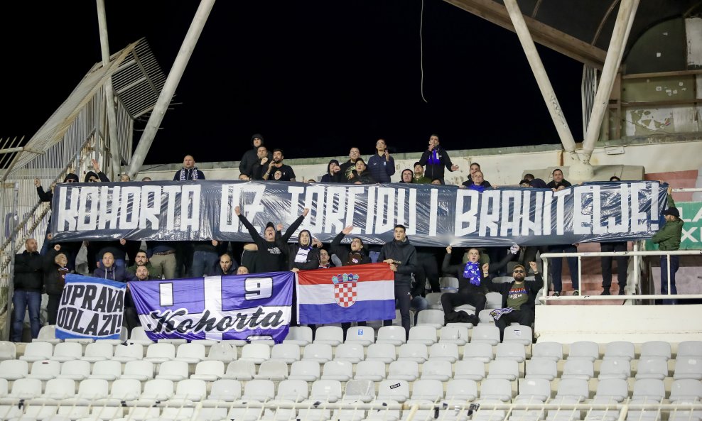 Kohorta, navijači Osijeka, transparent podrške