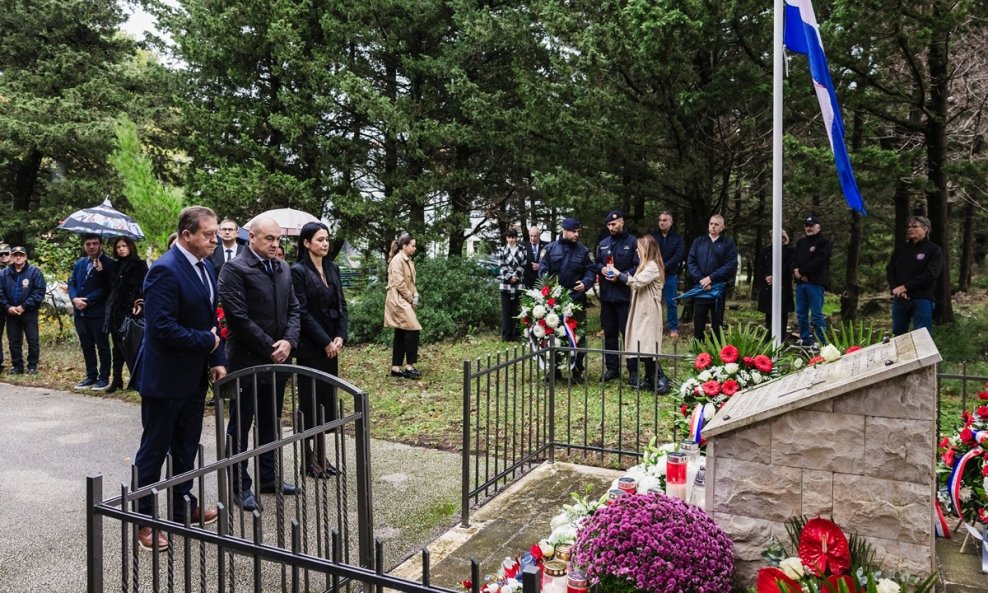 Bosanka: Vijenci za sedmoricu hrvatskih branitelja poginulih u srpskoj agresiji