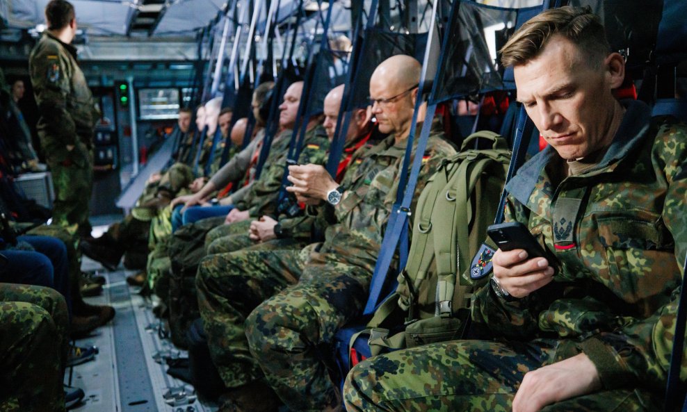 Trenutno njemačke oružane snage broje oko 182 tisuće vojnika.