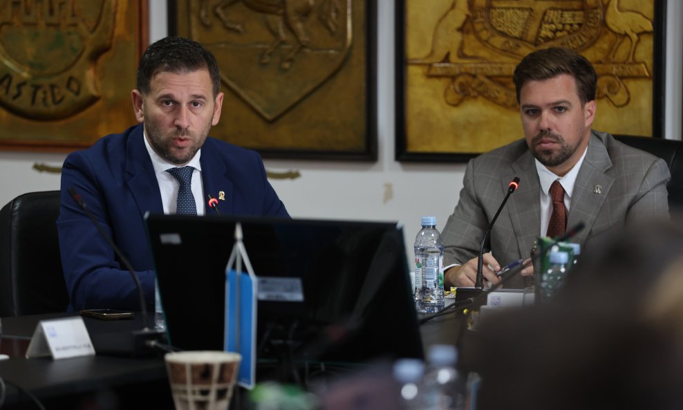 Sjednica splitskog Gradskog vijeća, gradonačelnik Tomislav Šuta (lijevo)