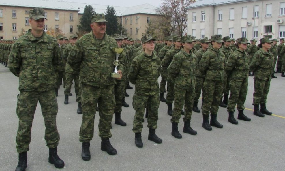 Posljednji naraštaj ročnika na dragovoljnom vojnom osposobljavanju u Požegi
