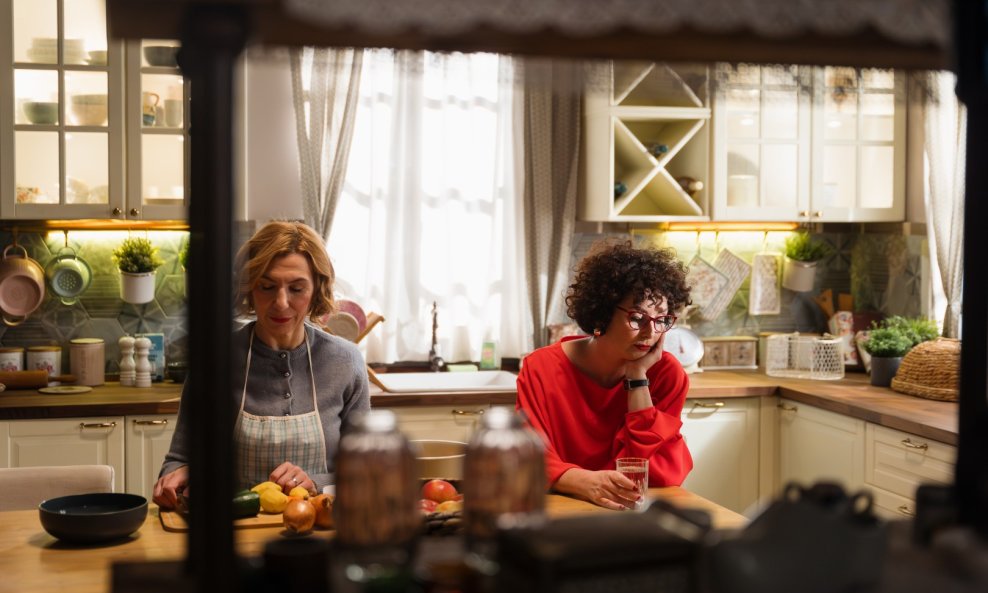 Daria Lorenci Flatz i Olga Pakalović na setu 'Kumova'