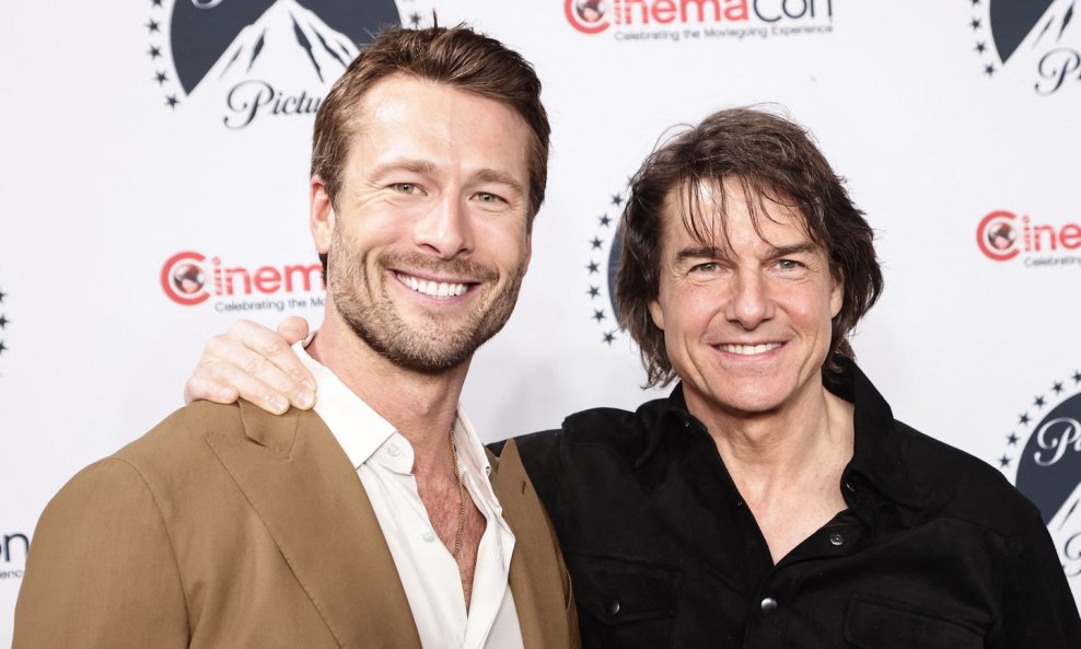 Glen Powell i Tom Cruise
