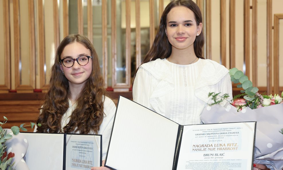 Dobitnice Nagrade Erin Jakolić i Bruna Blaić