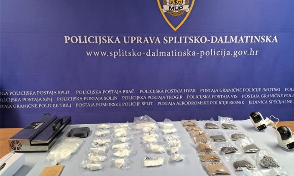 Policija kod Sinja pronašla hrpu droge