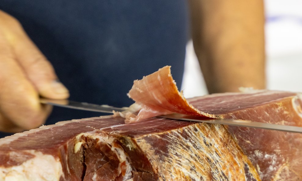 Pršut je važan dio gastronomske ponude