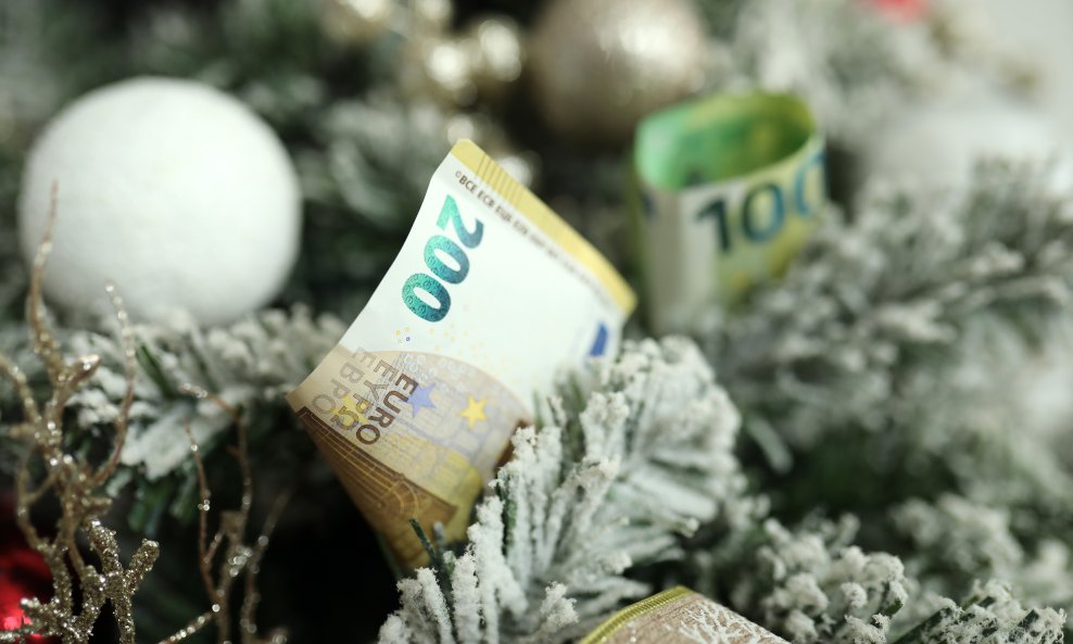 Božićnice u državnim firmama se razlikuju