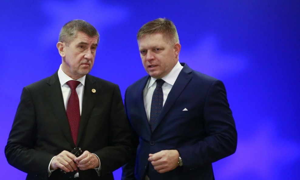 Češki premijer Andrej Babiš (Lijevo) i Slovački premijer Robert Fico (desno)