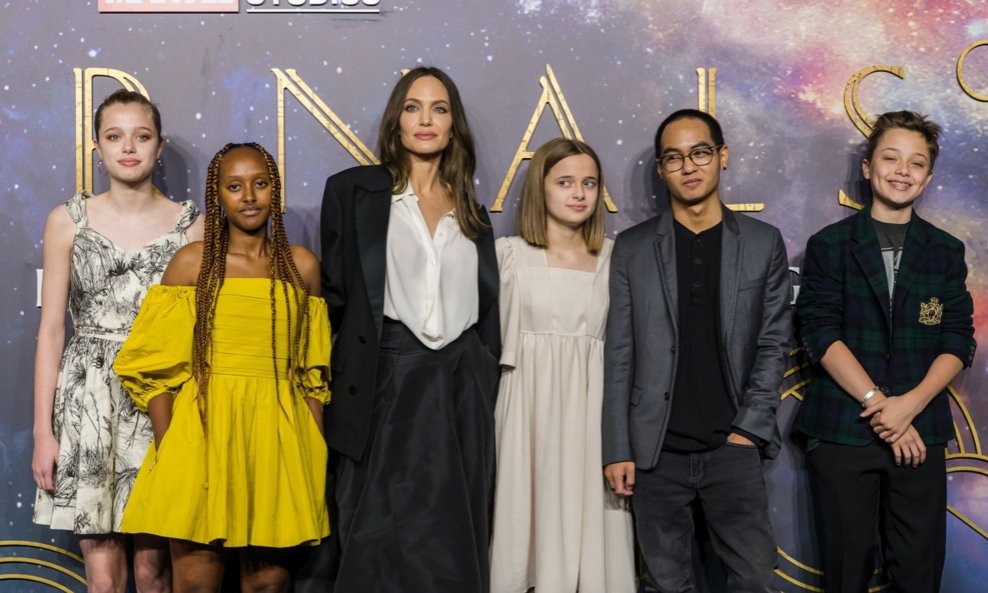 Angelina Jolie, Shiloh, Zahara, Vivienne, Maddox i Knox