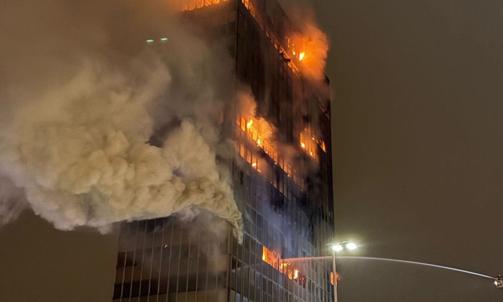 Požar u Vjesnikovom neboderu