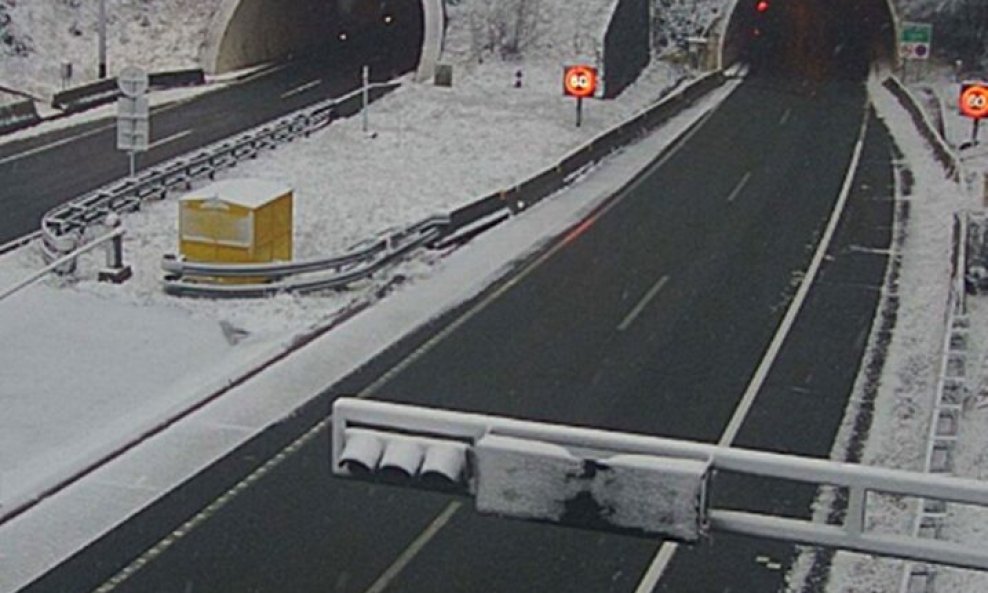 Snijeg na cestama u Gorskom Kotaru