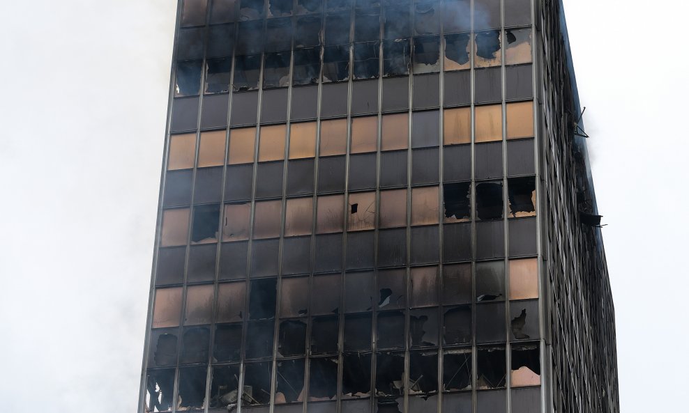 Izgorio je Vjesnikov neboder